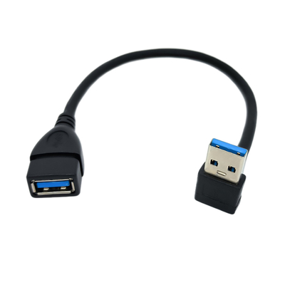 Un cavo di 90 di grado dati di carico ad angolo retto di USB con il maschio di USB 3,0 all'adattatore femminile
