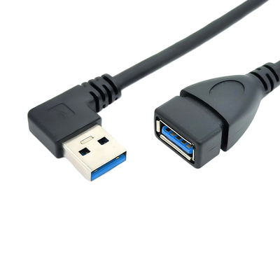 Un cavo di 90 di grado dati di carico ad angolo retto di USB con il maschio di USB 3,0 all'adattatore femminile