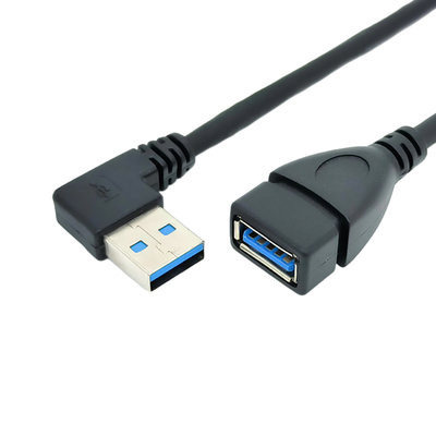 Un cavo di 90 di grado dati di carico ad angolo retto di USB con il maschio di USB 3,0 all'adattatore femminile