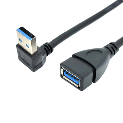 Un cavo di 90 di grado dati di carico ad angolo retto di USB con il maschio di USB 3,0 all'adattatore femminile